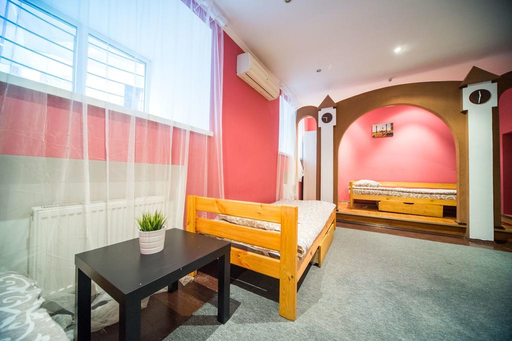 Chemodan Hostel Odessa Exterior photo